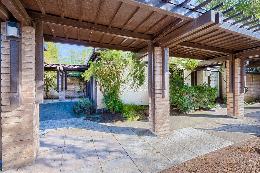 4655 Hoen Ave, Santa Rosa, CA à vendre - Photo de l’immeuble – Image 2 sur 15