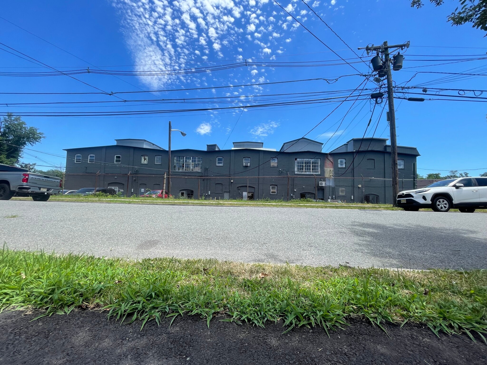 95 Dell Glen Ave, Lodi, NJ à louer Photo de l’immeuble– Image 1 sur 4