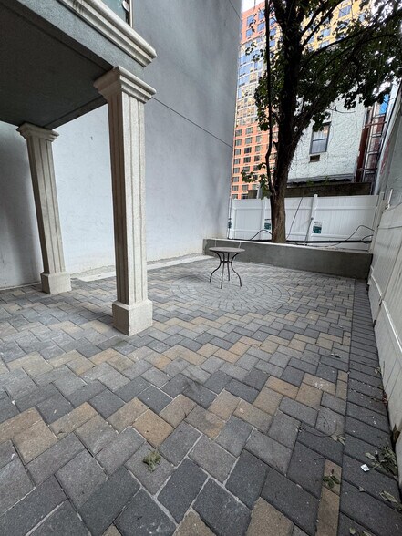 212 E 35th St, New York, NY à vendre - Photo principale – Image 1 sur 15
