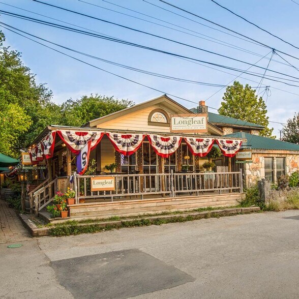 314 Wimberley Square Store & Restaurant portefeuille de 3 biens à vendre sur LoopNet.fr - Photo de l’immeuble – Image 1 sur 28