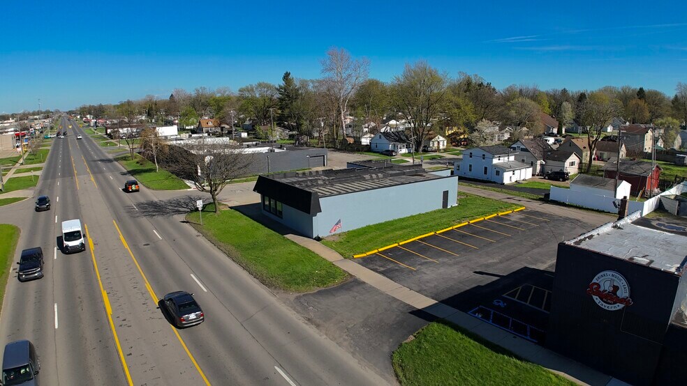 25611 Van Born Rd, Taylor, MI à vendre - Photo de l’immeuble – Image 2 sur 23