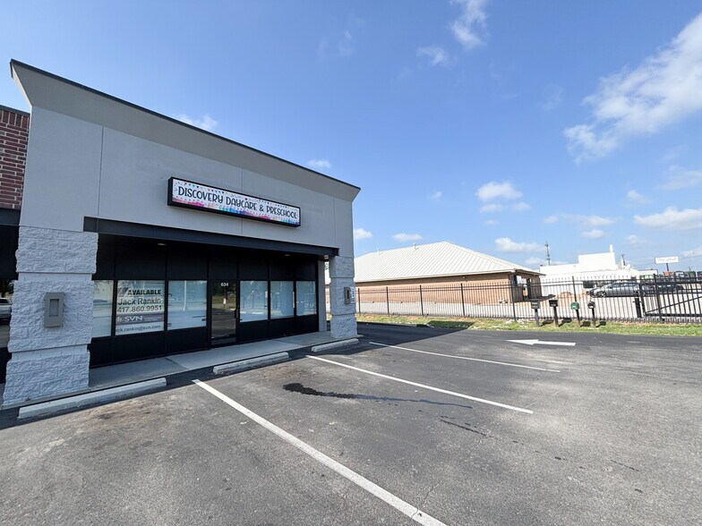 634 E Battlefield St, Springfield, MO à louer - Photo de l’immeuble – Image 2 sur 14