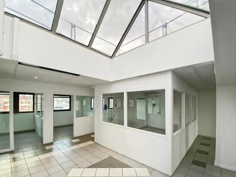 Bureau dans Ivry-sur-Seine à louer - Photo de l’immeuble – Image 3 sur 6