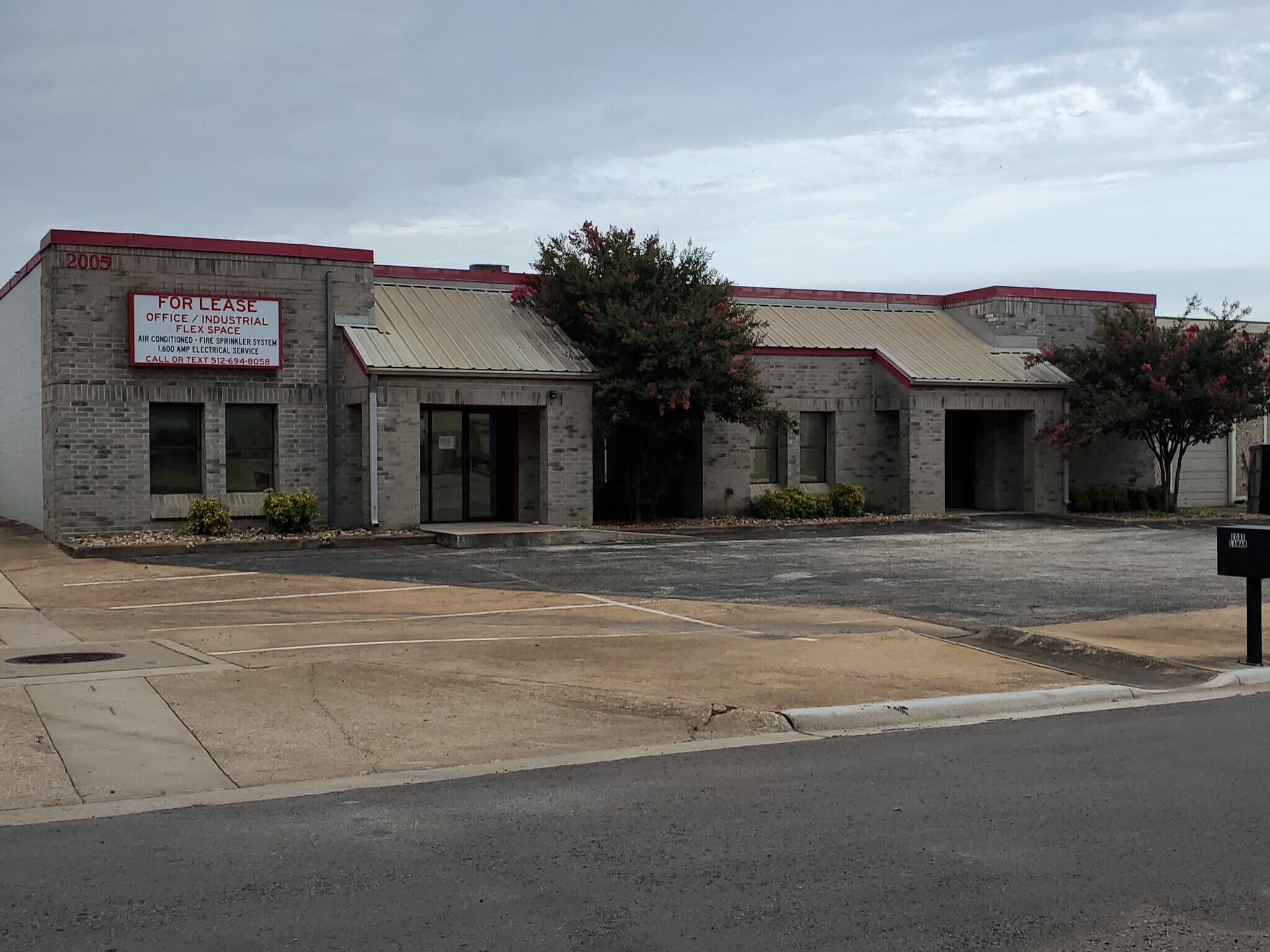 2005 Lamar Dr, Round Rock, TX à louer Photo de l’immeuble– Image 1 sur 9