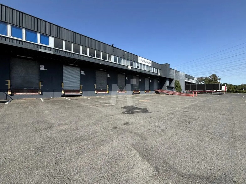 Local d’activités dans Palaiseau à louer - Photo de l’immeuble – Image 1 sur 10