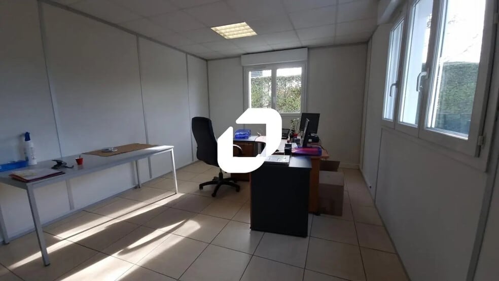 Industriel/Logistique dans Thorigny-sur-Marne à vendre - Photo de l’immeuble – Image 1 sur 12