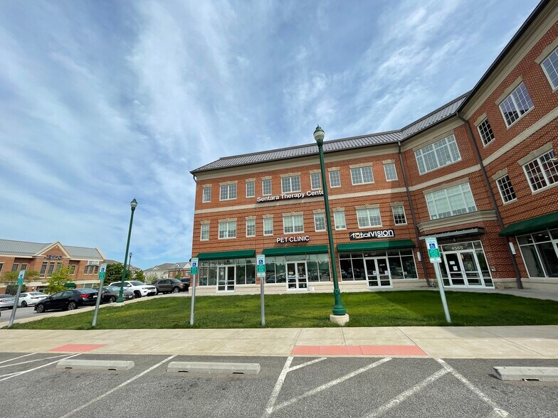 4565 Daisy Reid Ave, Woodbridge, VA à vendre - Photo de l’immeuble – Image 3 sur 6