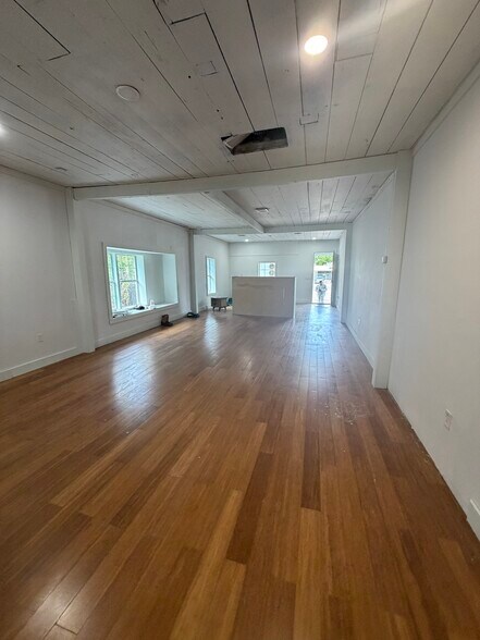 304 S Lockwood Dr, Houston, TX à louer - Photo de l’immeuble – Image 3 sur 38