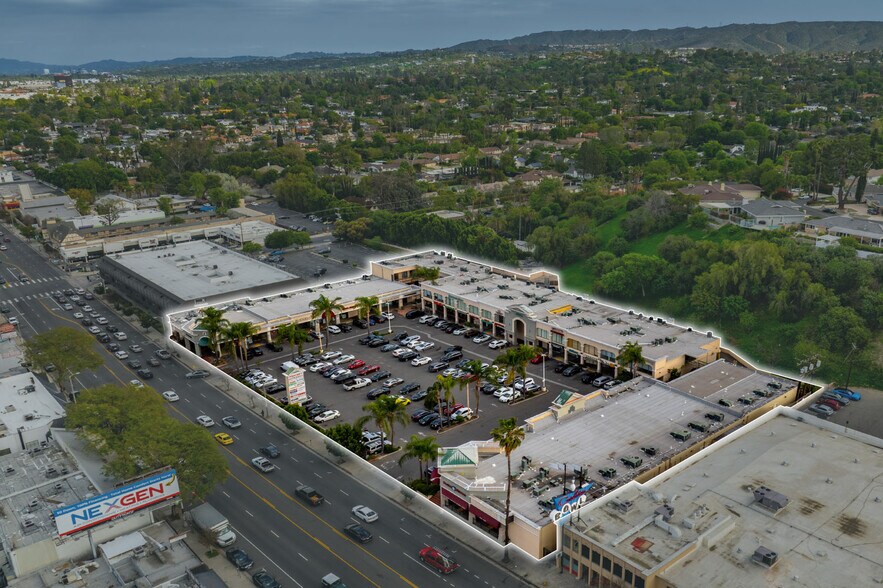 19522-19598 Ventura Blvd, Tarzana, CA à vendre - Photo de l’immeuble – Image 2 sur 17