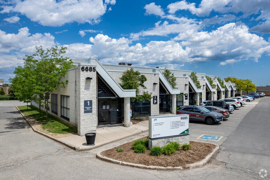 6685 Millcreek Dr, Mississauga, ON à louer - Photo principale – Image 1 sur 4