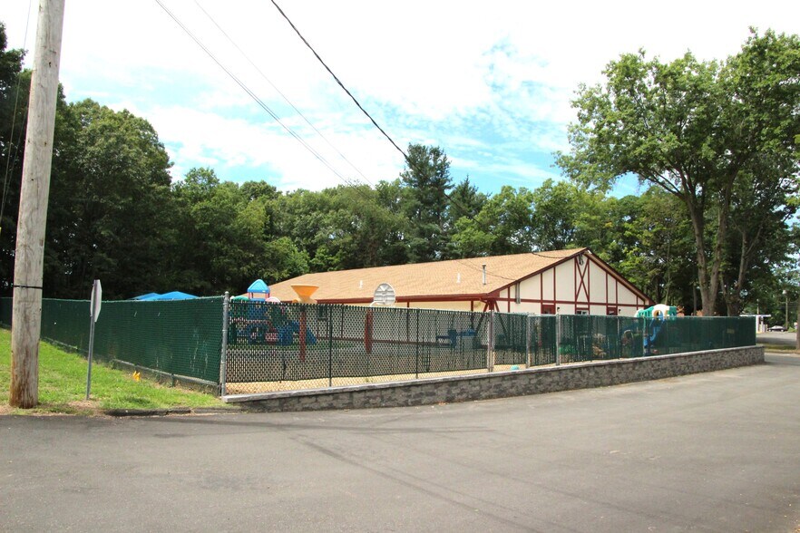 70A Washington Ave, North Haven, CT à louer - Photo de l’immeuble – Image 3 sur 4