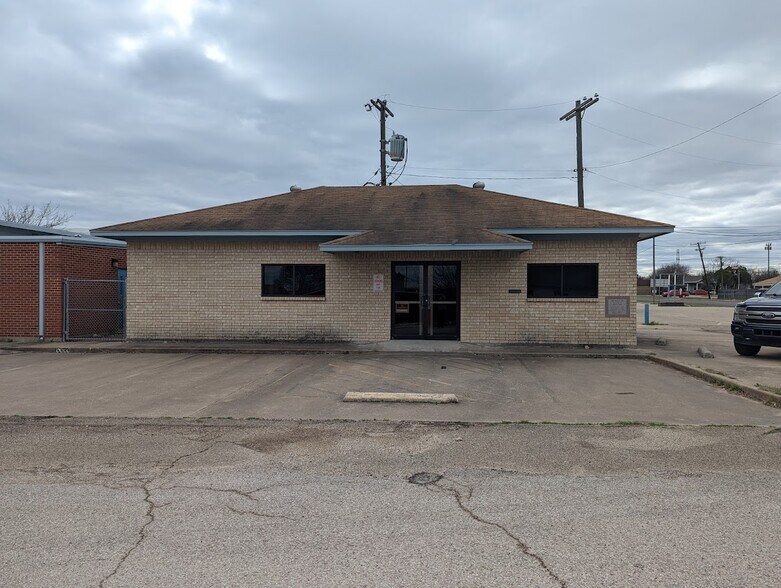 101 Mesquite, Elm Mott, TX à louer - Photo de l’immeuble – Image 1 sur 7