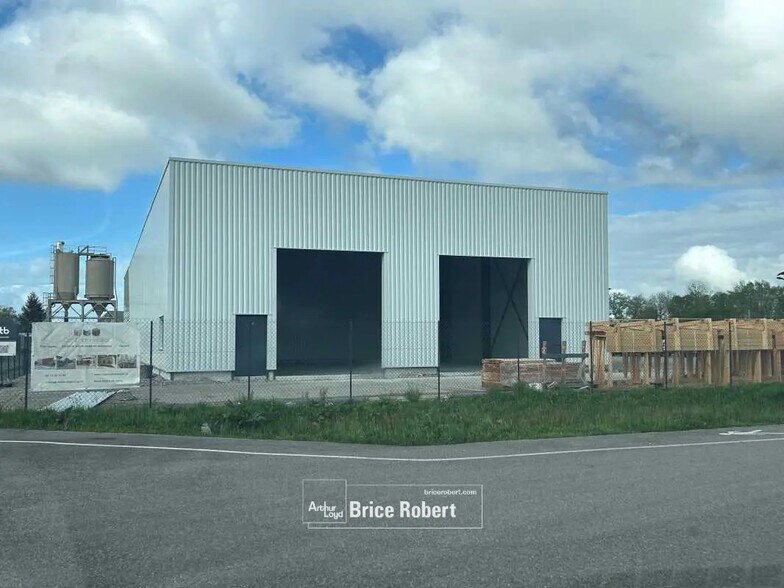 220 Rue De La Botasse, Saint-André-de-Corcy à louer - Photo de l’immeuble – Image 1 sur 3