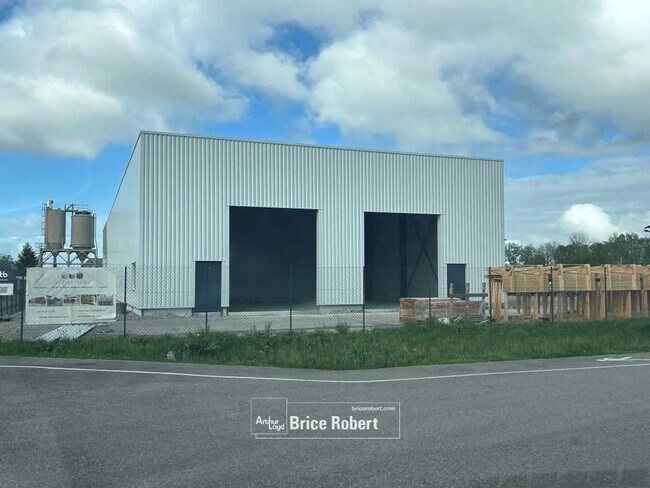 Plus de détails pour 220 Rue De La Botasse, Saint-André-de-Corcy - Local d'activités à louer