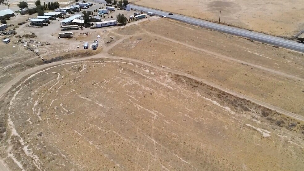 CNR of CA-166 & Bell Drive, New Cuyama, CA à vendre - Aérien – Image 3 sur 16