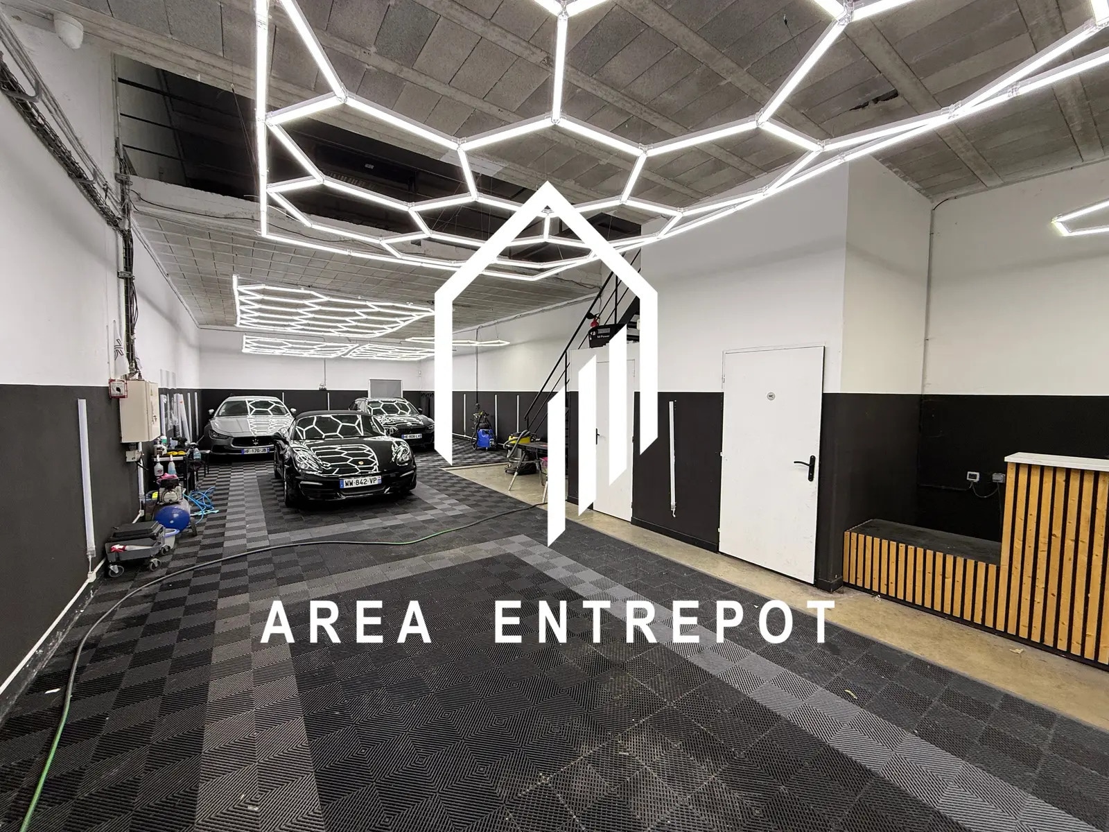 Local d’activités dans Aubagne à louer Photo de l’immeuble– Image 1 sur 8