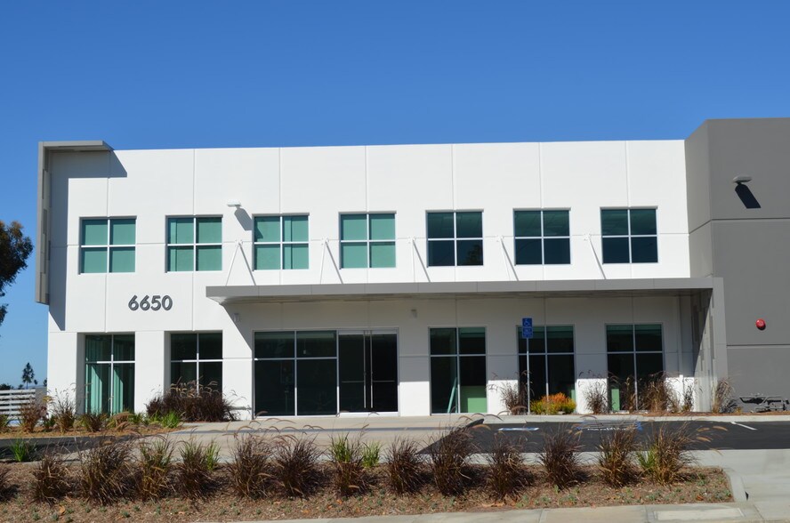 6650 Nancy Ridge Dr, San Diego, CA à louer - Photo de l’immeuble – Image 2 sur 6