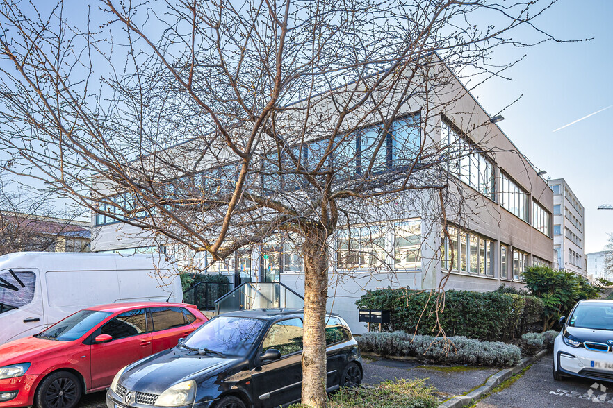 Bureau dans Nanterre à louer - Photo de l’immeuble – Image 2 sur 2