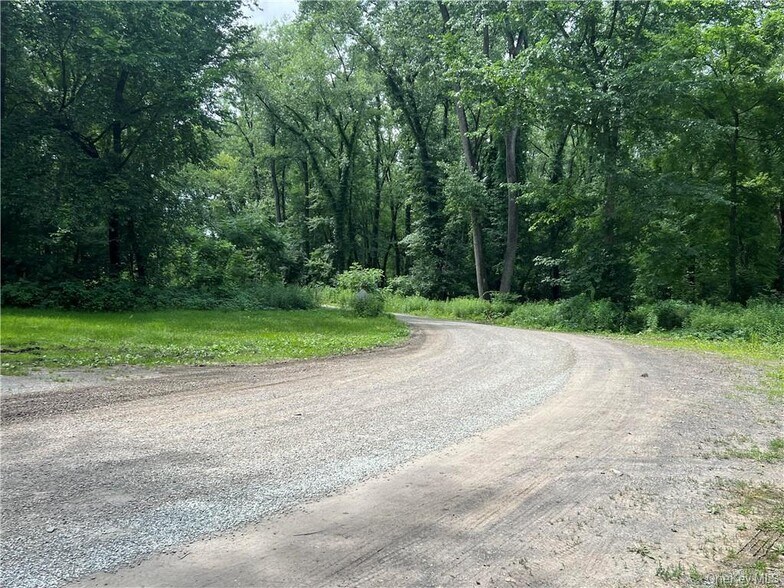 1 Kelts Grv, Waterford, NY à vendre - Photo de l’immeuble – Image 3 sur 25