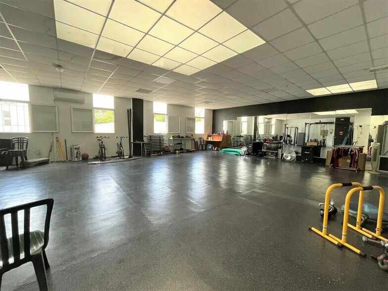 Bureau dans Saint-Laurent-du-Var à vendre - Photo de l’immeuble – Image 2 sur 5