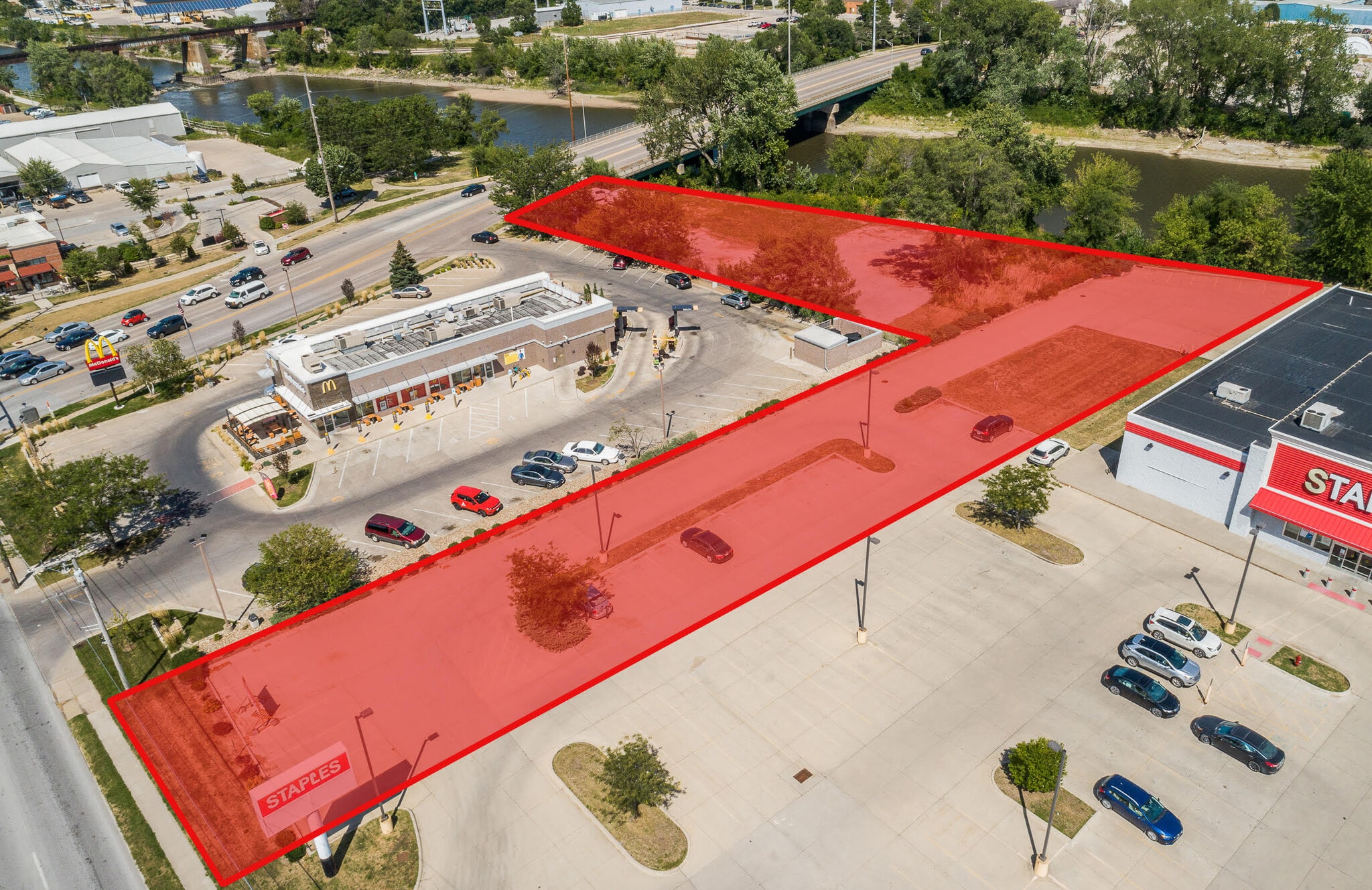 21 W. Benton St. and 820 S Riverside Dr. portefeuille de 2 biens à vendre sur LoopNet.fr Aérien– Image 1 sur 5