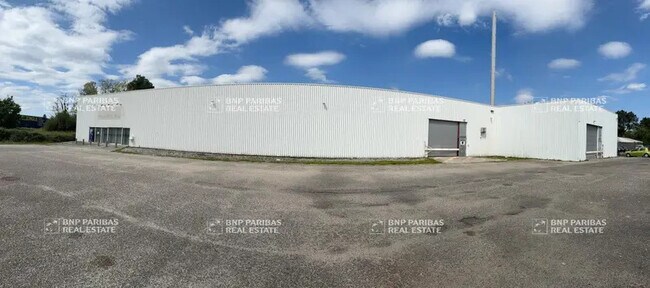 Plus de détails pour Local d'activités à louer