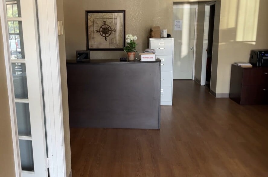 7819 Fortune Dr, San Antonio, TX à louer - Photo de l’immeuble – Image 3 sur 4