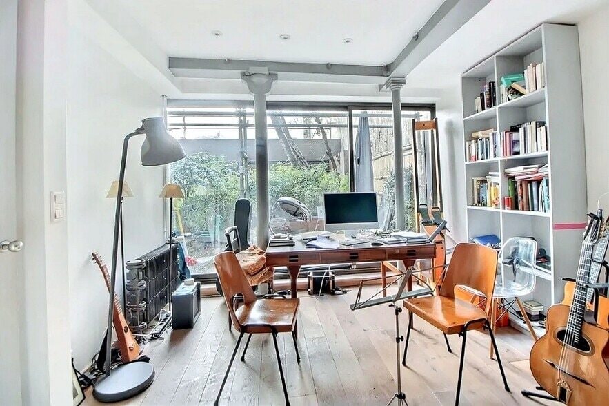 75 Rue Marguerite De Rochechouart, Paris, PAR 75009 -  -  - Photo intérieure - Image 1 of 7