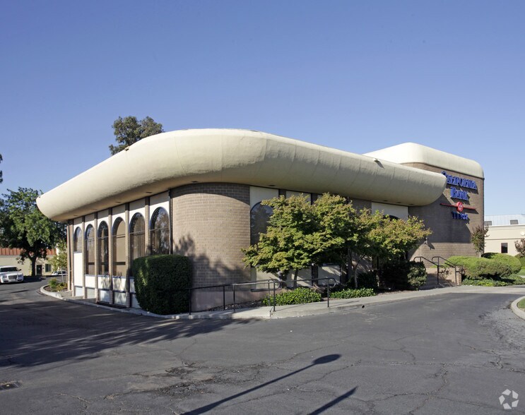 1800 Arden Way, Sacramento, CA à vendre - Photo principale – Image 1 sur 2