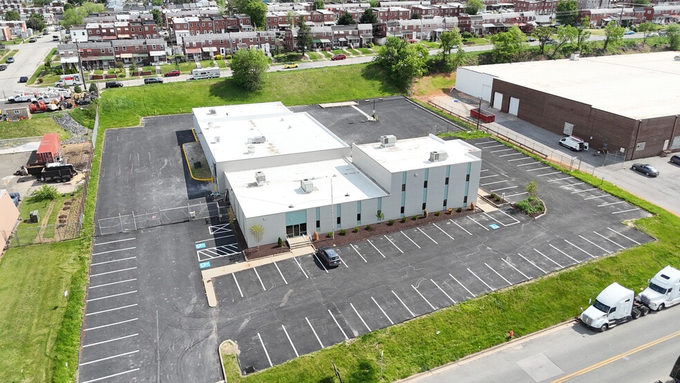 7675 Canton Center Dr, Dundalk, MD à louer - Photo de l’immeuble – Image 1 sur 6