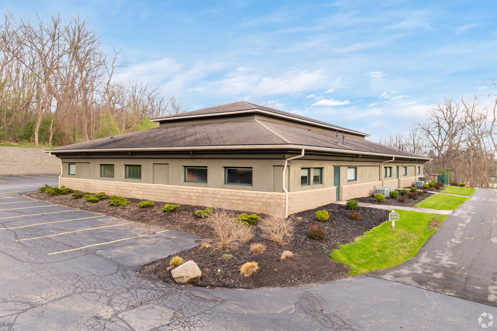 1600 Moseley Rd, Fairport, NY à louer Photo principale– Image 1 sur 10