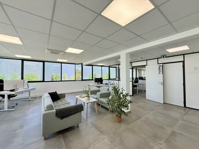 Plus de détails pour Bureau à louer