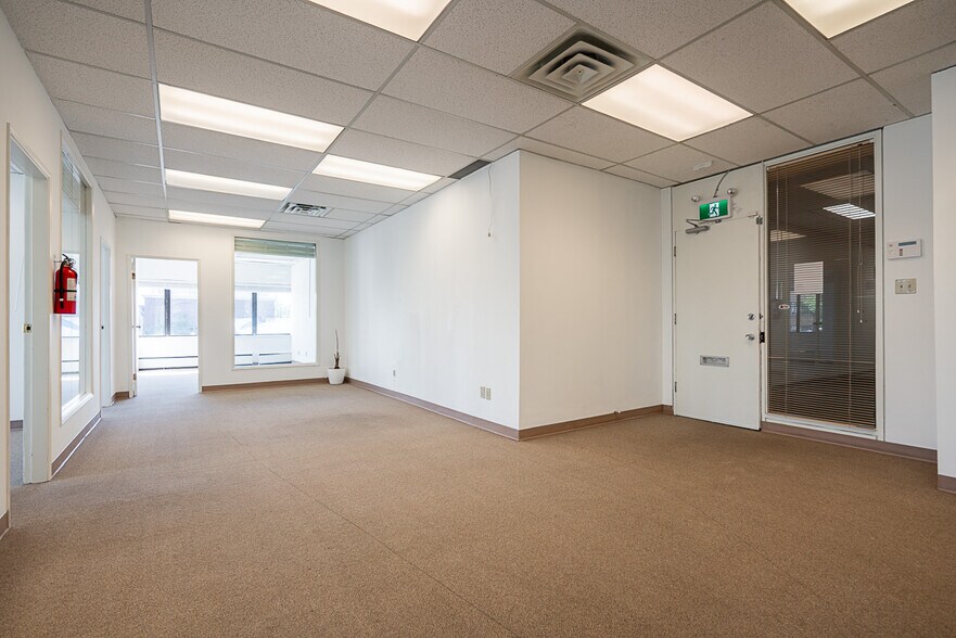 550 Sixth St, New Westminster, BC à louer - Photo intérieure – Image 3 sur 24