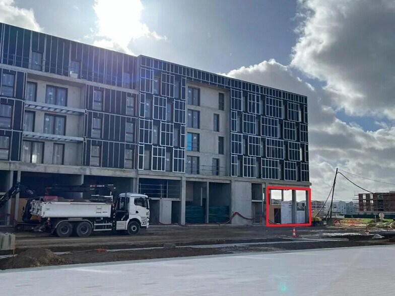 Local commercial dans Bussy-Saint-Georges à louer - Photo de la construction – Image 2 sur 4