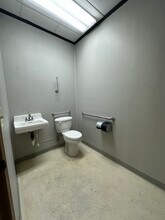 10605-10715 E Winner Rd, Independence, MO à louer Photo intérieure– Image 2 sur 10