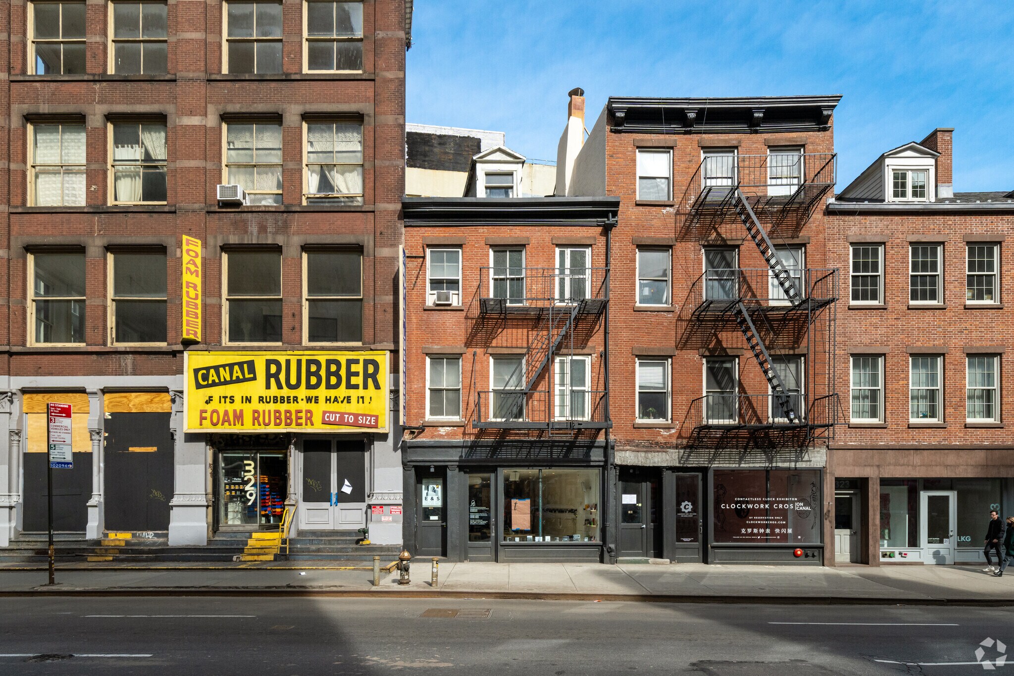 327 Canal St, New York, NY à louer Photo de l’immeuble– Image 1 sur 3