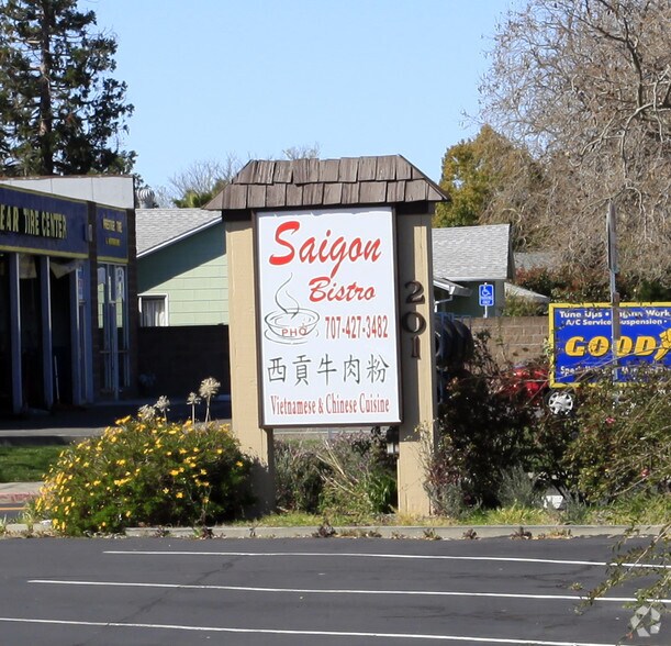 201 Travis Blvd, Fairfield, CA à louer - Photo de l’immeuble – Image 2 sur 3