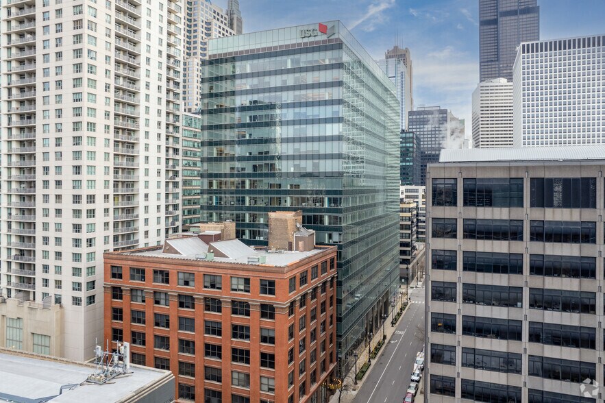 550 W Adams St, Chicago, IL à louer - Photo de l’immeuble – Image 2 sur 5
