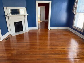 233 Davie Ave, Statesville, NC à louer Photo intérieure– Image 2 sur 19