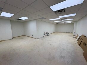 5510 Canotek Rd, Ottawa, ON à louer Photo intérieure– Image 2 sur 4