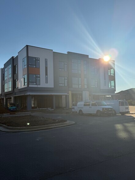 11008 Ingleside Pl, Raleigh, NC à louer - Photo de l’immeuble – Image 2 sur 8