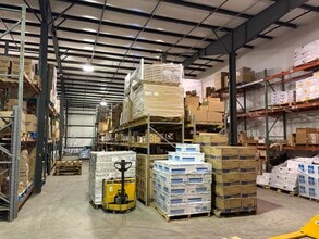 8 Enterprise Ave, Clifton Park, NY à louer Photo intérieure– Image 2 sur 4