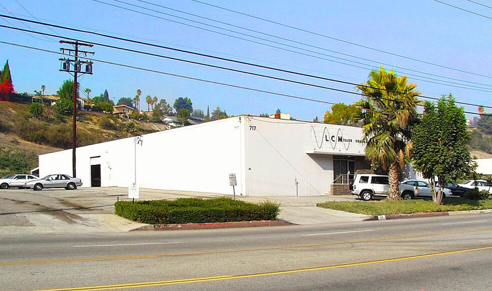 717 Monterey Pass Rd, Monterey Park, CA à vendre - Photo principale – Image 1 sur 17