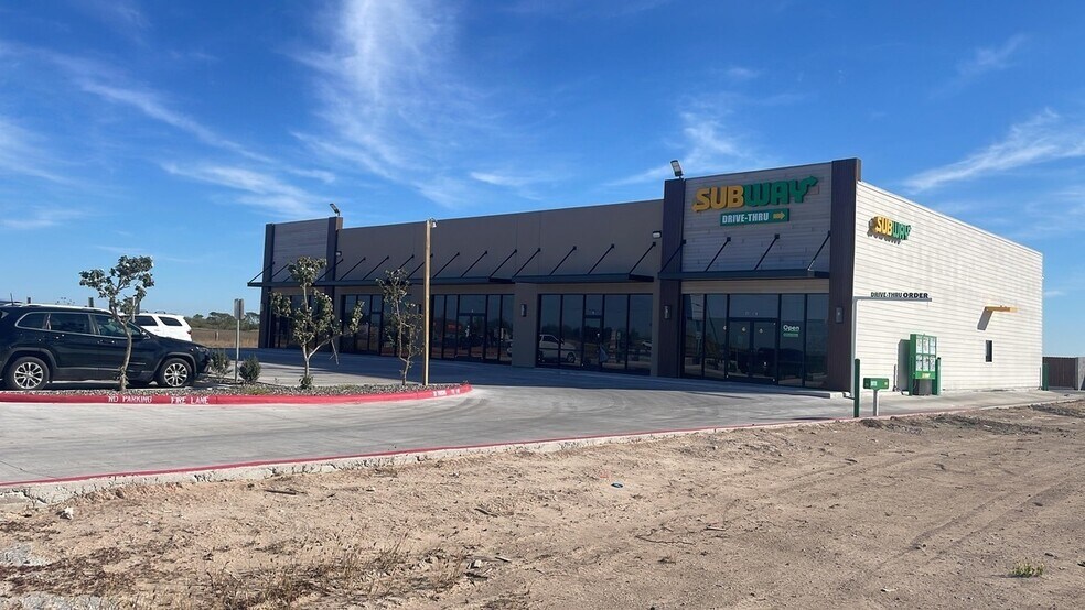 2820 N International Blvd, Weslaco, TX à louer - Photo principale – Image 1 sur 15