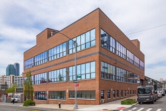 Plus de détails pour 32-45 Hunters Point Ave, Long Island City, NY - Bureau à louer