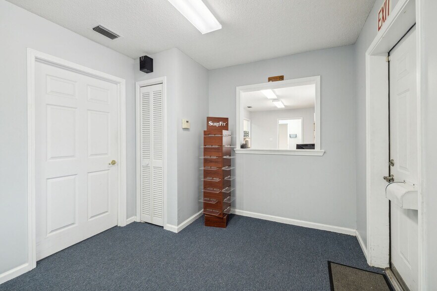 2762 Dunn Ave, Jacksonville, FL à vendre - Photo de l’immeuble – Image 2 sur 26