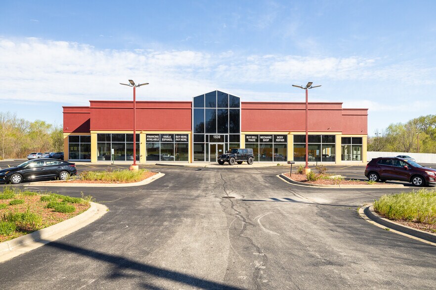 1530 E New York St, Aurora, IL à vendre - Photo de l’immeuble – Image 2 sur 17