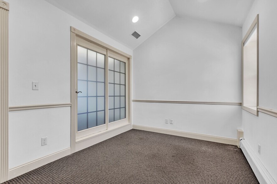 570 Yonkers Ave, Yonkers, NY à louer - Photo de l’immeuble – Image 3 sur 6