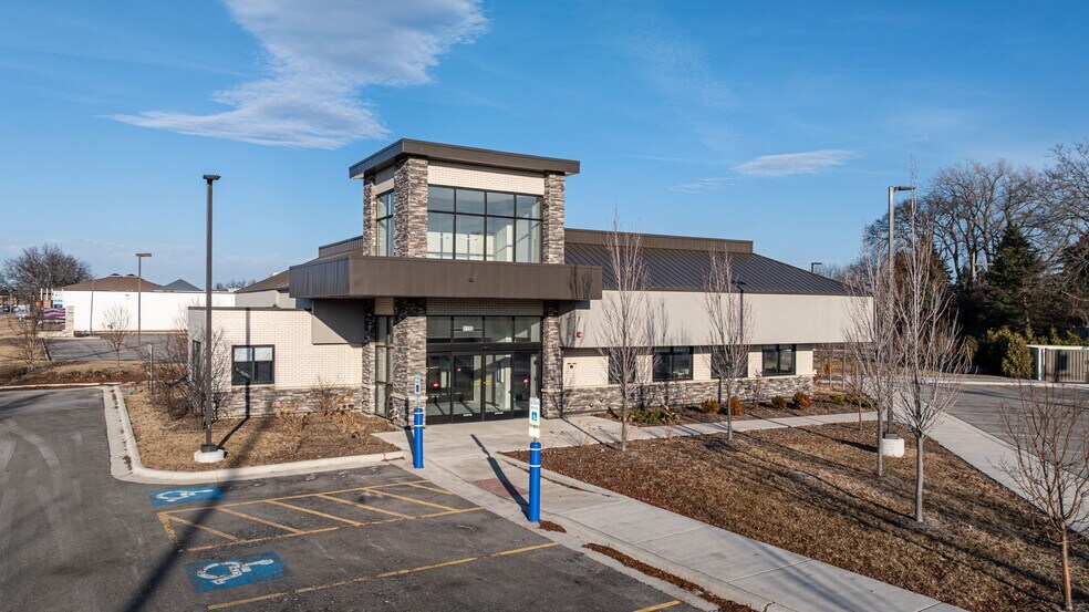 1150 E Ogden Ave, Naperville, IL à louer - Photo principale – Image 1 sur 16