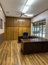 201 E Bridge St, Granbury, TX à louer Photo intérieure– Image 1 sur 5